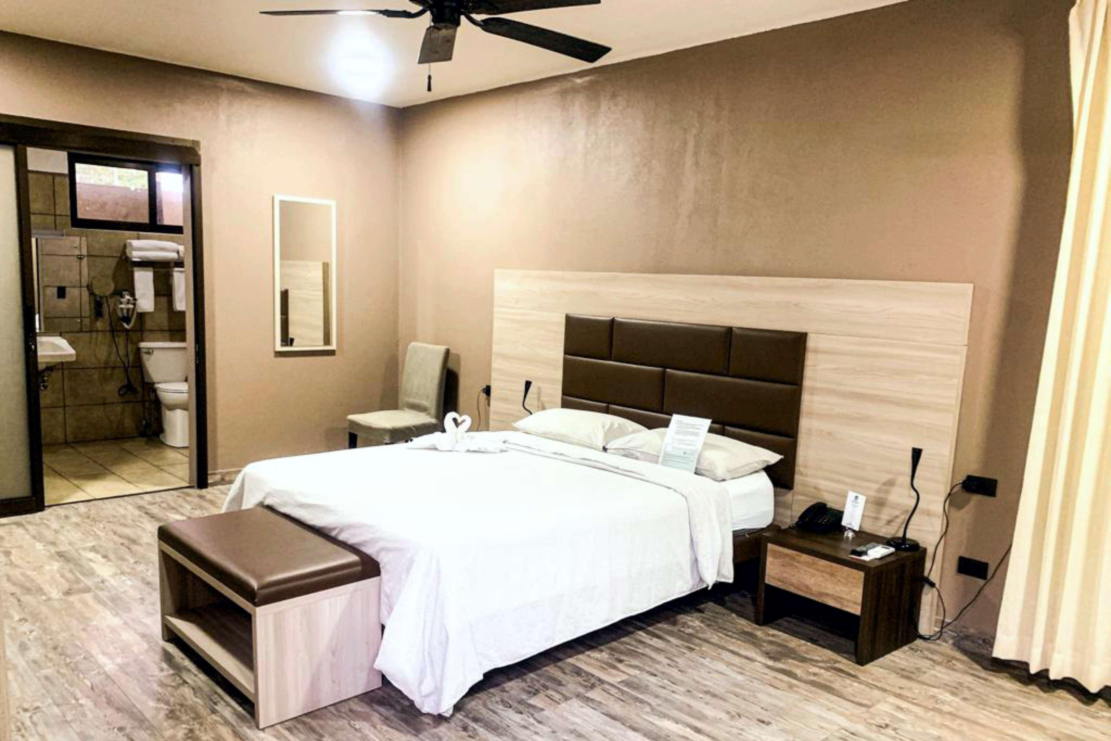 Best Western El Sitio Hotel & Casino Liberia Exterior photo